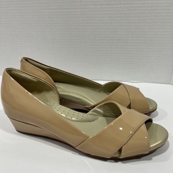 Easy Spirit Bernie‎ Dress Wedge. Size: 8W. Color: Tan - Picture 7 of 9